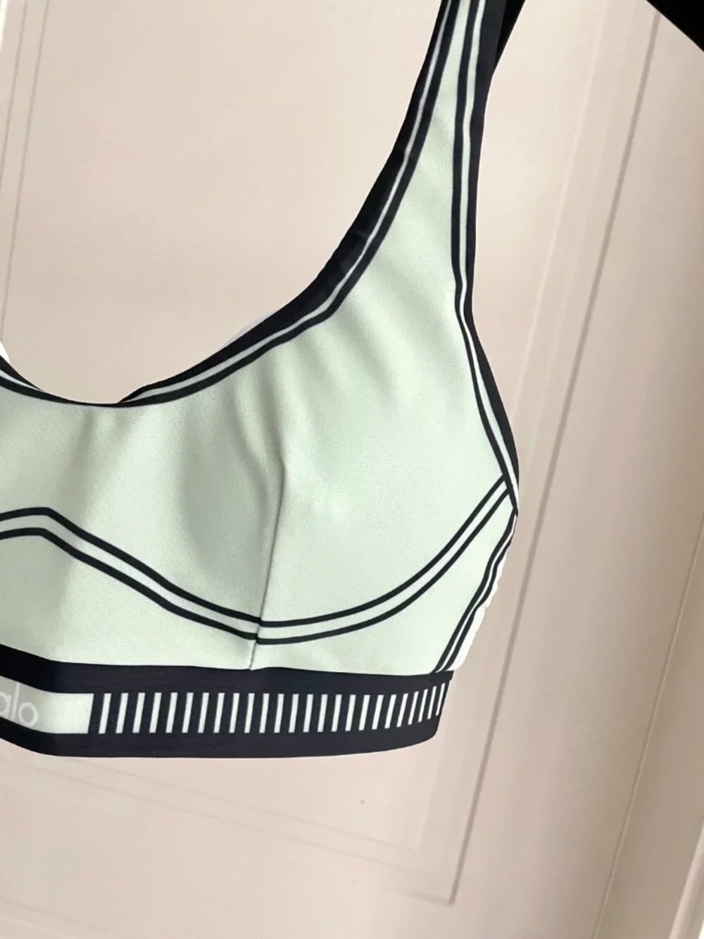 Alo Yoga Light Green Contrast Stripe Sports Bra & Leggings Set